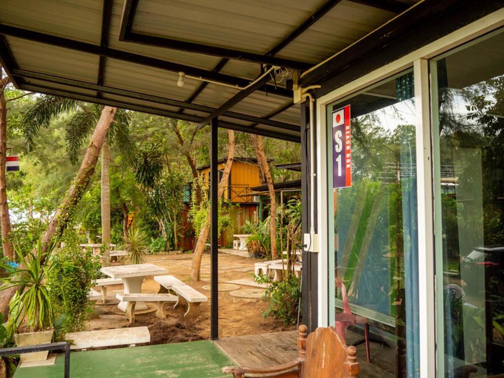 Beach Box Resort At Rimlay Rayong Exterior photo